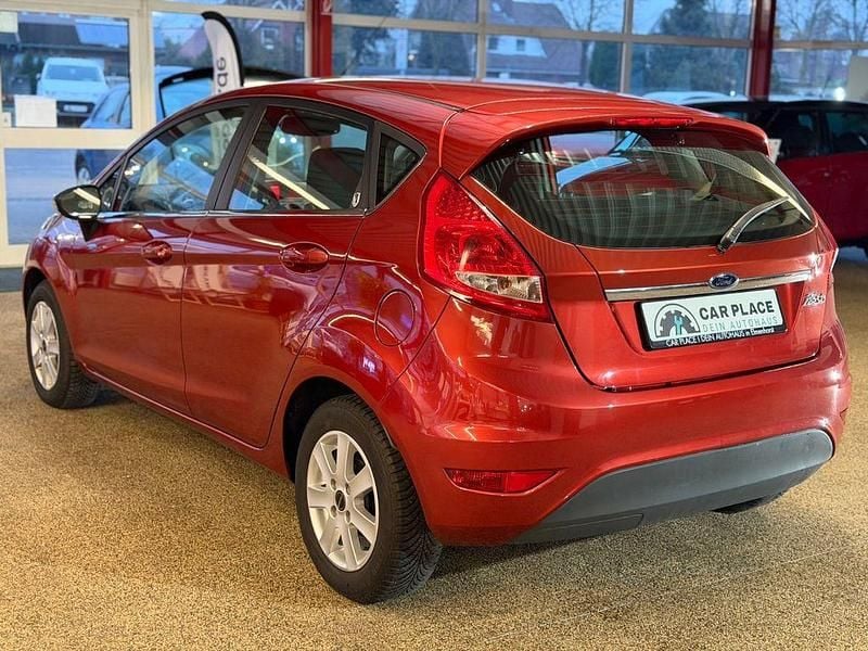 Gebraucht Ford Fiesta Ghia 82 PS (60 kW) 2011 Rot Kleinwagen