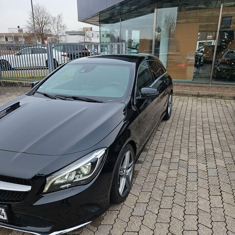 Schwarz Gebraucht 2017 Mercedes CLA200 Shooting Brake Urban Kombi | 15.900 € (Fairer Preis) - Bild 1/4