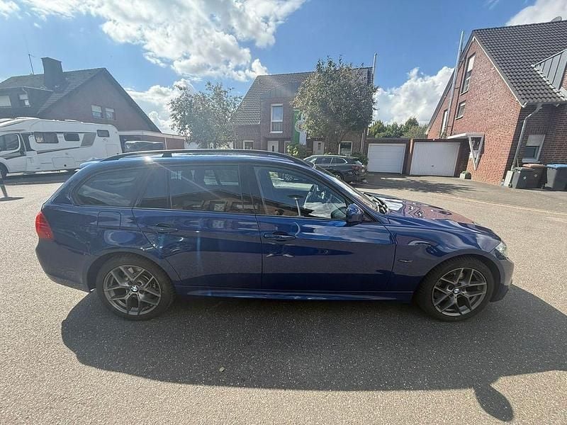 Gebraucht BMW 325 Comfort Edition 218 PS (160 kW) 2009 Blau Kombi