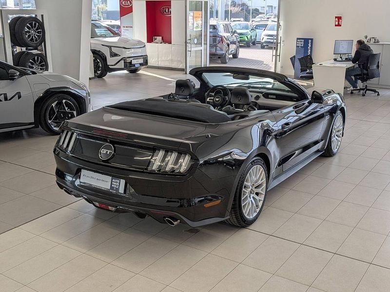 Gebraucht Ford Mustang GT Convertible 421 PS (309 kW) 2017 Iridiumschwarz Cabrio