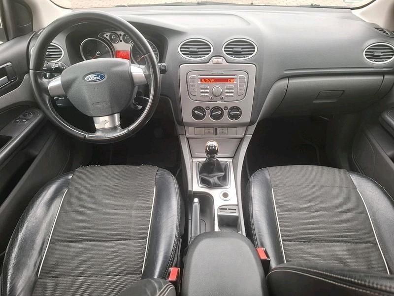 Second-hand Ford Focus 116 CP (85 kW) 2009 Negru Break