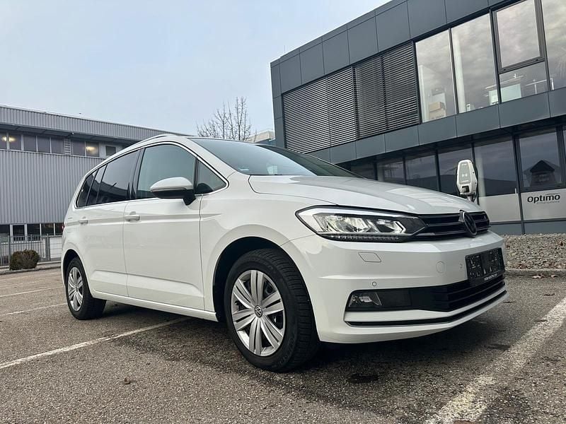 Gebraucht VW Touran 150 PS (110 kW) 2021 Weiß Van / Kleinbus
