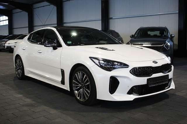 Gebraucht Kia Stinger GT-Line 200 PS (147 kW) 2017 Weiß metallic Kleinwagen