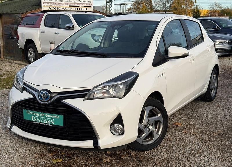Weiß Gebraucht 2016 Toyota Yaris Hybrid Edition-S Limousine | 12.390 € (Fairer Preis) - Bild 1/4
