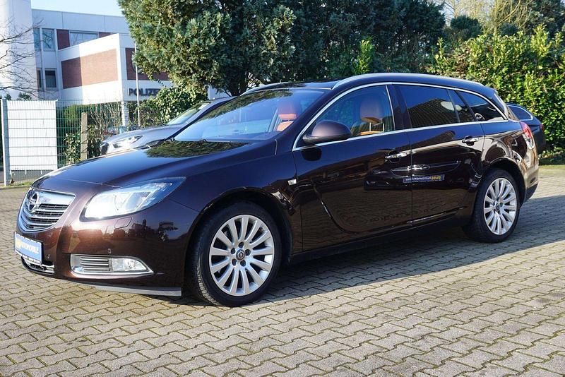 Gebraucht Opel Insignia Innovation 160 PS (117 kW) 2011 Mahogany brown (p2/so) Kombi