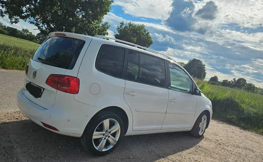 Gebraucht VW Touran Style 140 PS (102 kW) 2011 Weiß Van / Kleinbus