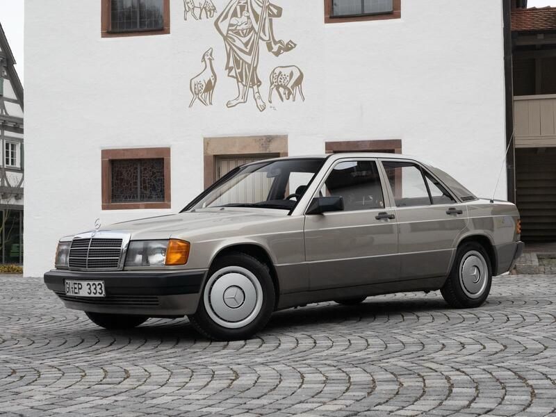 Silber Gebraucht 1989 Mercedes 190 Limousine | 12.900 € - Bild 1/4