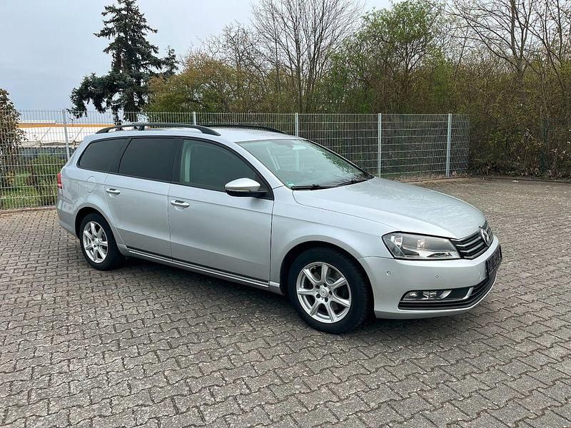 Gebraucht VW Passat 105 PS (77 kW) 2011 Silber Kombi