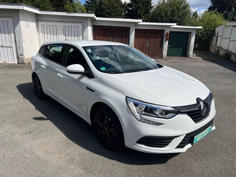 Gebraucht Renault Mégane GrandTour Life 101 PS (74 kW) 2017 Weiß Kombi