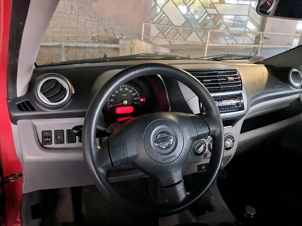 Gebraucht Nissan Pixo 77 PS (56 kW) 2010 Rot Kleinwagen