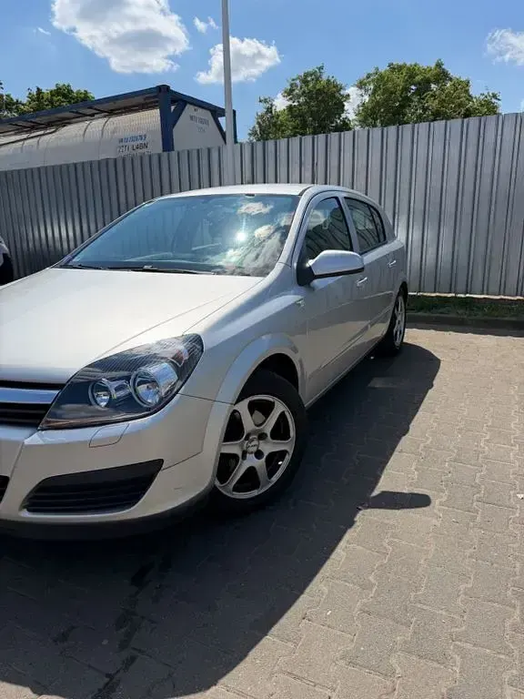 Gebraucht Opel Astra 90 PS (66 kW) 2006 Silber Limousine