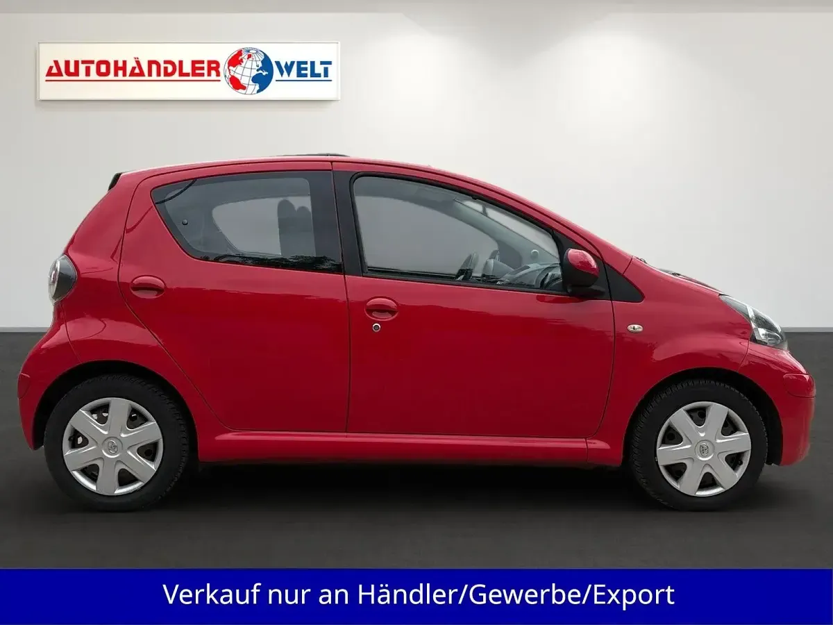 Gebraucht Toyota Aygo 68 PS (50 kW) 2009 Rot Kleinwagen