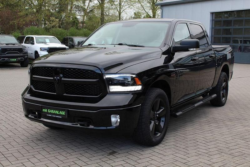 Schwarz metallic Gebraucht 2022 Dodge Ram Abholung | 59.500 € (Etwas zu teuer) - Bild 1/4