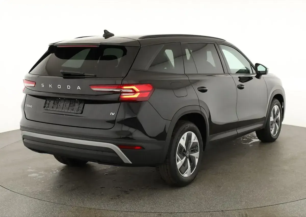 Neu Skoda Kodiaq Selection 204 PS (150 kW) 2026 Black magic perleffekt SUV