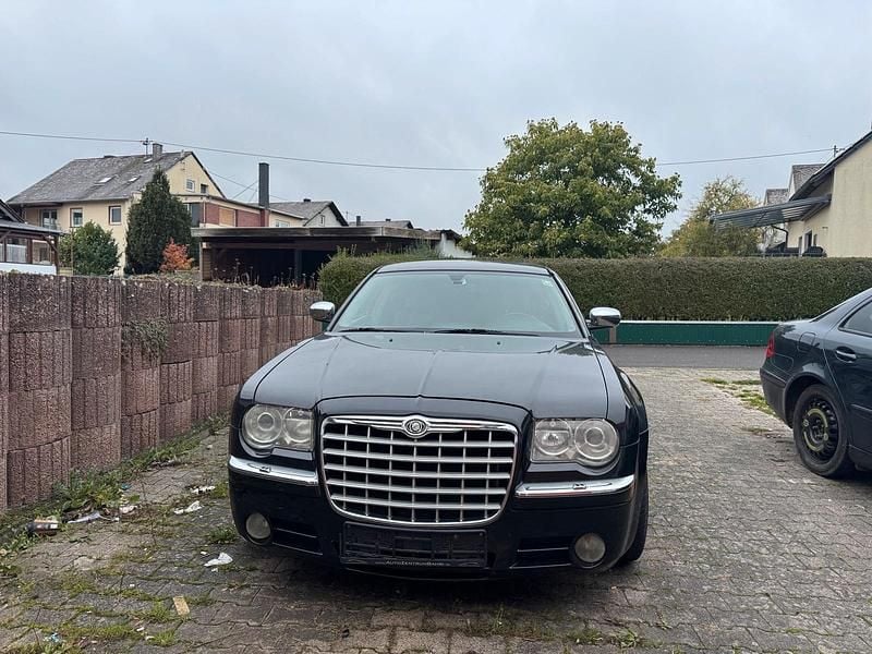 Schwarz Gebraucht 2006 Chrysler 300C Kombi | 2.000 € (Superpreis) - Bild 1/4