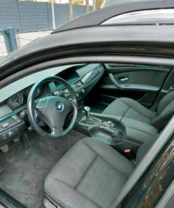 Schwarz Gebraucht 2010 BMW 520 Kombi | 4.000 € (Superpreis) - Bild 1/4