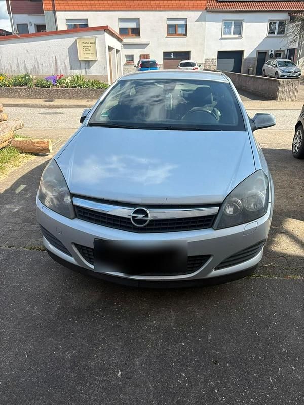 Gebraucht Opel Astra GTC 140 PS (102 kW) 2008 Silber Coupé
