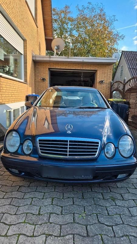 Blau Gebraucht 1998 Mercedes CLK200 Coupé | 3.550 € (Fairer Preis) - Bild 1/4