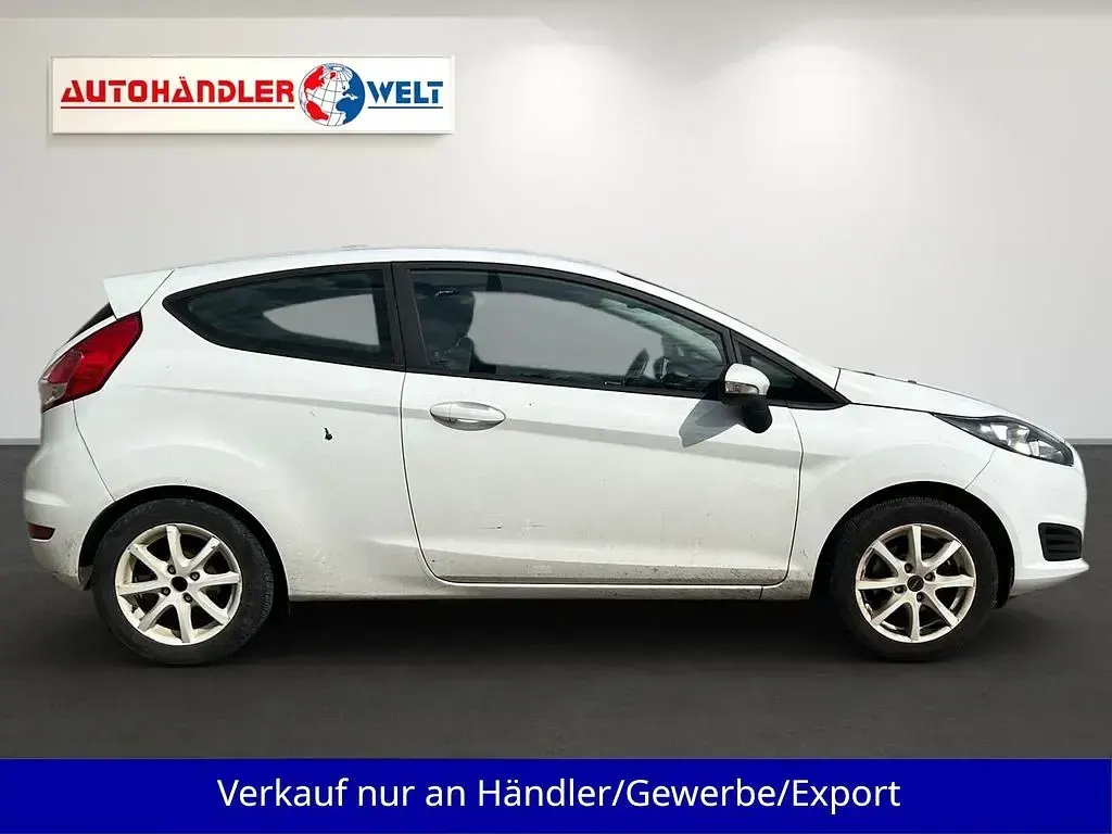 Gebraucht Ford Fiesta 60 PS (44 kW) 2015 Weiß Kleinwagen