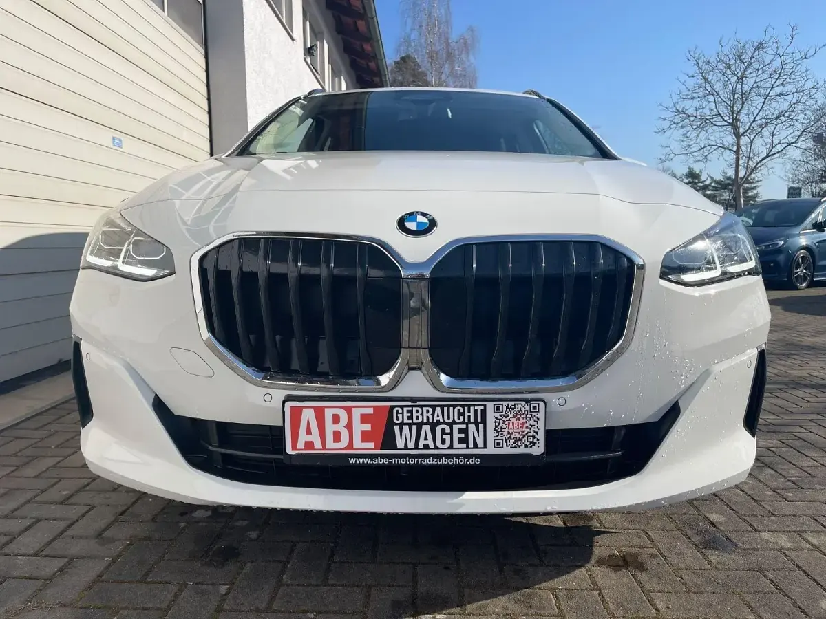Gebraucht BMW 218 Active Tourer Performance 150 PS (110 kW) 2022 Weiß Van / Kleinbus