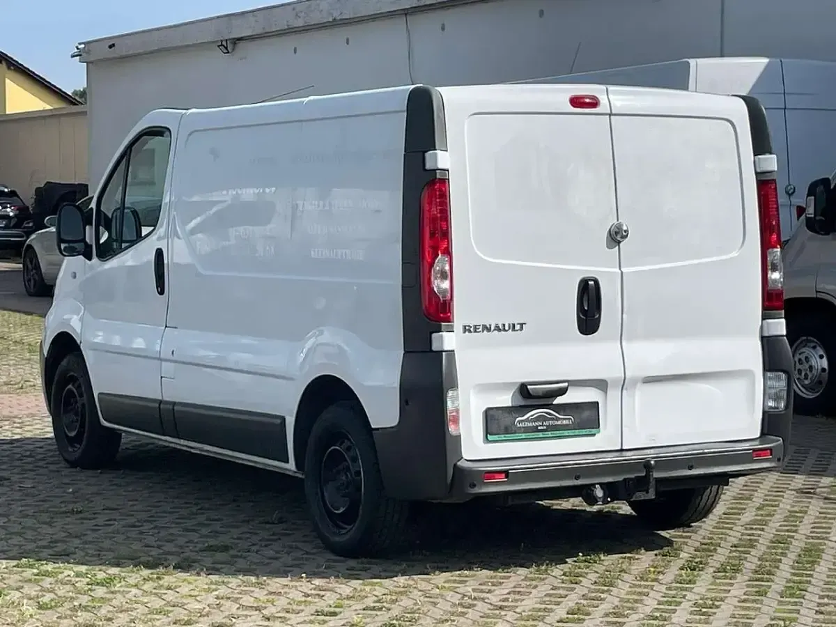 Gebraucht Renault Trafic 90 PS (66 kW) 2008 Weiß Van / Kleinbus
