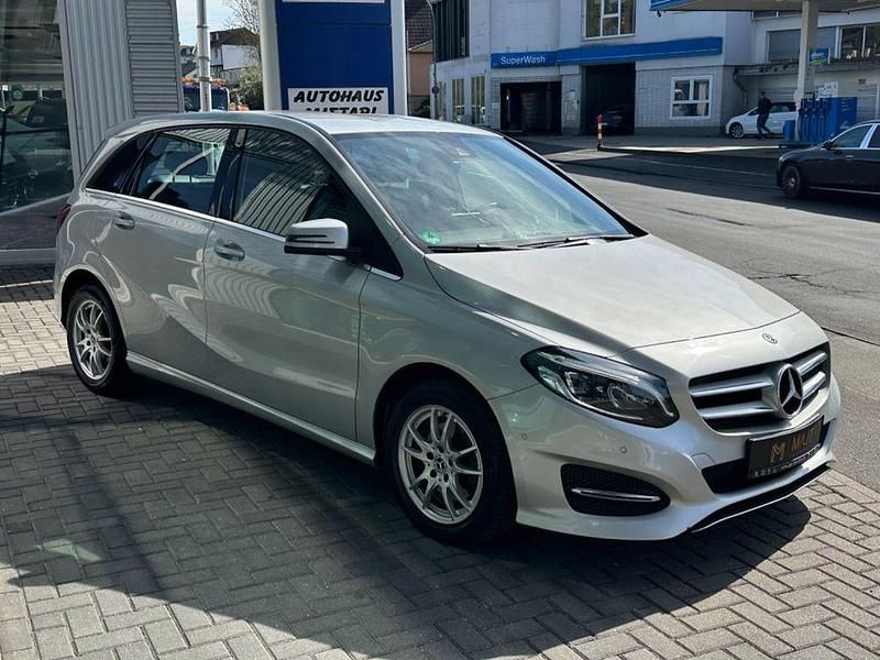 Silber Gebraucht 2018 Mercedes B200 Style Van / Kleinbus | 14.999 € (Fairer Preis) - Bild 1/4