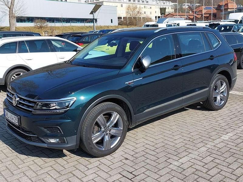 Grün Gebraucht 2018 VW Tiguan Allspace Highline SUV | 23.800 € (Fairer Preis) - Bild 1/4