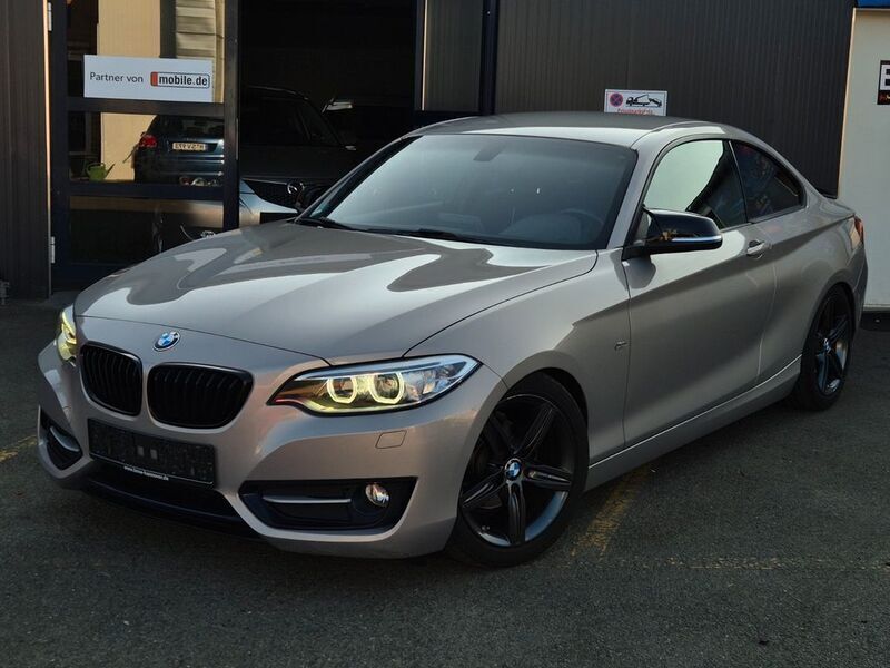 Silber Gebraucht 2015 BMW 218 Sport Line Coupé | 14.990 € (Fairer Preis) - Bild 1/4