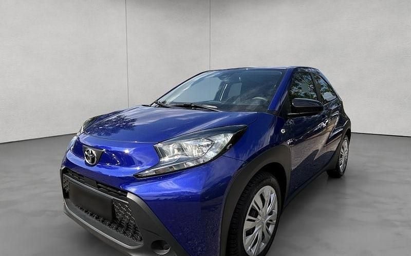 Juniper blue Gebraucht 2023 Toyota Aygo X-play Kleinwagen | 16.990 € (Fairer Preis) - Bild 1/4