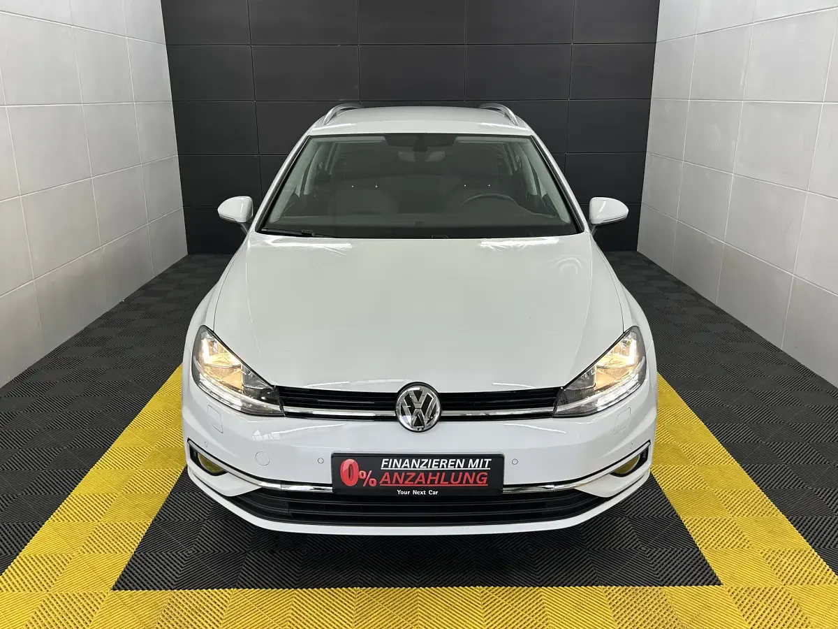 Gebraucht VW Golf VII Highline 150 PS (110 kW) 2019 Pure white Kombi
