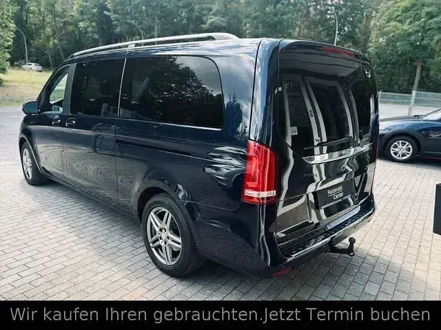 Gebraucht Mercedes V220 Edition 163 PS (119 kW) 2017 Blau Van / Kleinbus