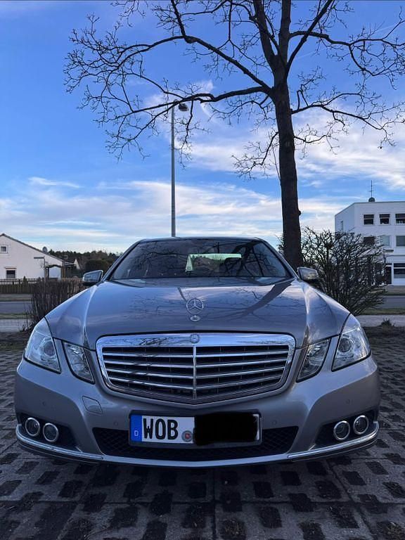 Gebraucht Mercedes E200 Elegance 184 PS (135 kW) 2011 Silber Limousine