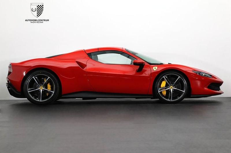 Gebraucht Ferrari 296 829 PS (609 kW) 2024 Rot Cabrio