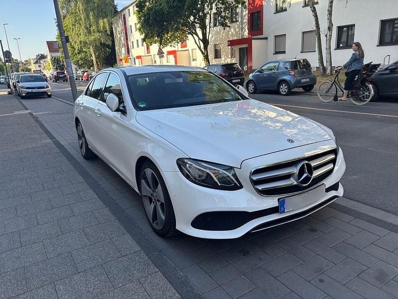 Weiß Gebraucht 2018 Mercedes E200 Limousine | 17.000 € (Superpreis) - Bild 1/4