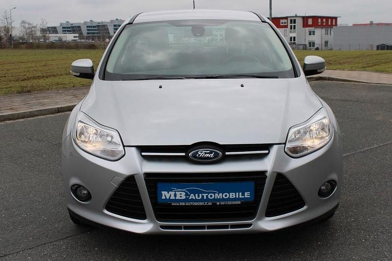 Gebraucht Ford Focus SYNC Edition 101 PS (74 kW) 2014 Silber Limousine