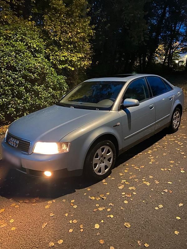 Blau Gebraucht 2003 Audi A4 Limousine | 1.550 € (Guter Preis) - Bild 1/4