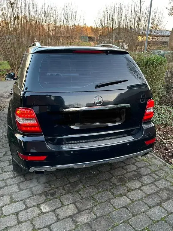 Gebraucht Mercedes ML350 Edition 231 PS (169 kW) 2011 Schwarz SUV
