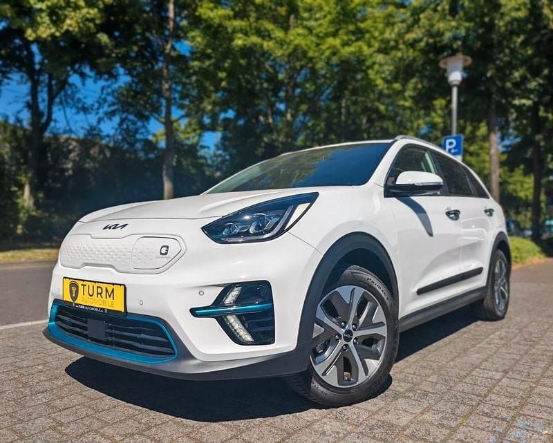 Weiß Gebraucht 2022 Kia e-Niro 2 SUV | 23.444 € (Guter Preis) - Bild 1/4