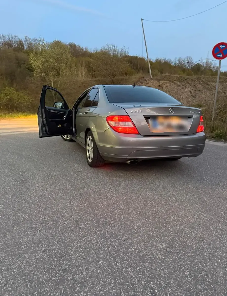 Gebraucht Mercedes C200 187 PS (137 kW) 2007 Grau Limousine