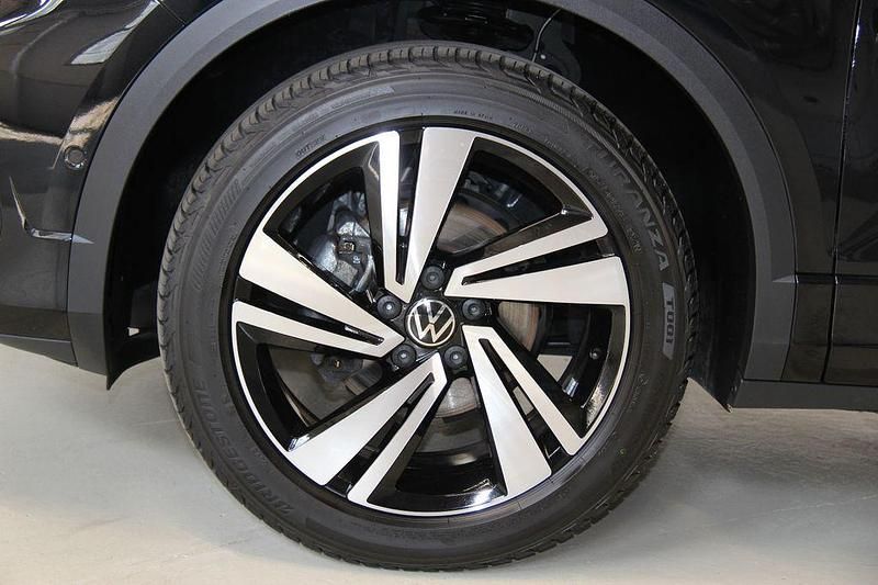 Gebraucht VW T-Roc R-line 150 PS (110 kW) 2024 Schwarz SUV