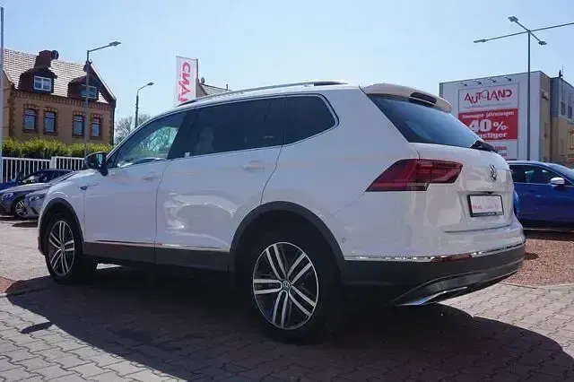 Gebraucht VW Tiguan Allspace Highline 239 PS (175 kW) 2020 Pure white SUV