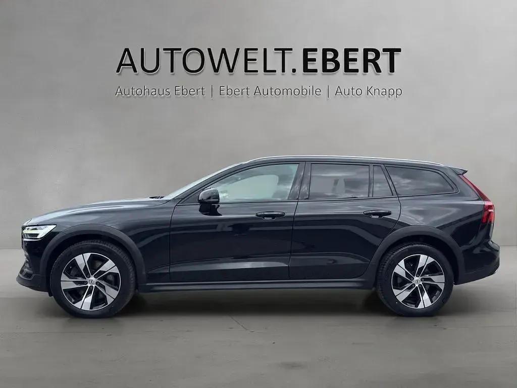 Gebraucht Volvo V60 CC Pro 250 PS (183 kW) 2021 Schwarz Kombi