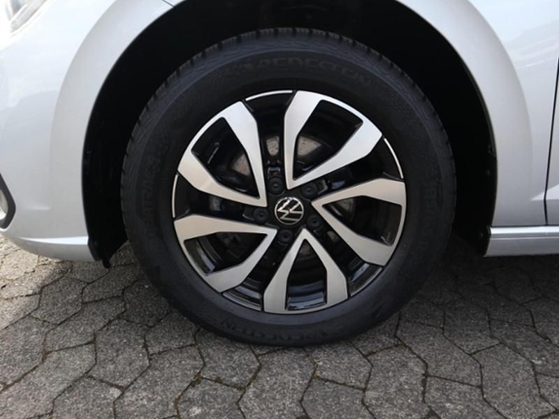 Gebraucht VW Polo Active 95 PS (69 kW) 2023 Reflexsilber metallic Kleinwagen