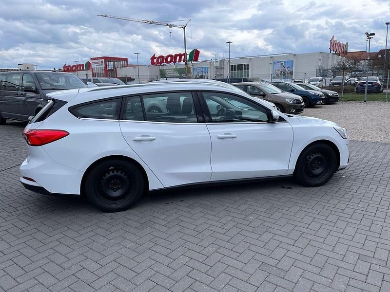 Gebraucht Ford Focus Cool & Connect 125 PS (91 kW) 2019 Weiß Kombi