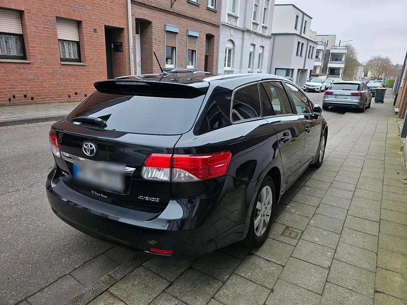 Gebraucht Toyota Avensis 147 PS (108 kW) 2012 Schwarz Kombi