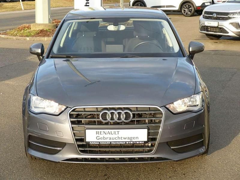 Gebraucht Audi A3 Attraction 110 PS (80 kW) 2015 Grau Limousine