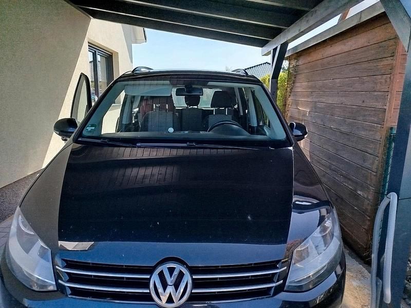 Second-hand VW Sharan 140 CP (102 kW) 2011 Negru Monovolum