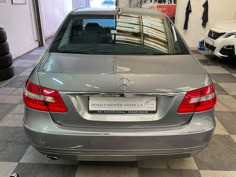 Gebraucht Mercedes E250 204 PS (150 kW) 2011 Silber Limousine