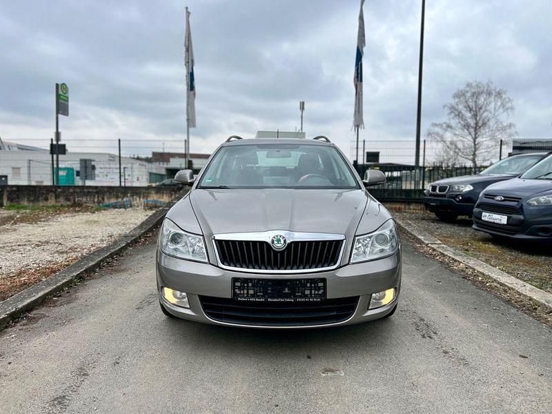 Beige Gebraucht 2011 Skoda Octavia Ambition Kombi | 5.499 € (Etwas zu teuer) - Bild 1/4