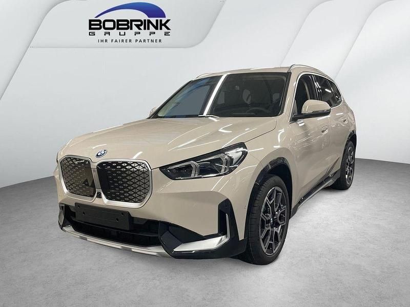Grau Gebraucht 2025 BMW iX1 xLine SUV | 60.940 € - Bild 1/4